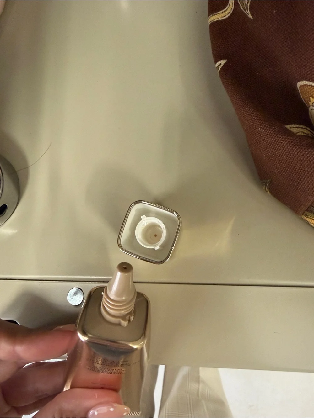Hourglass illusion luminous glow foundation with SPF 30
